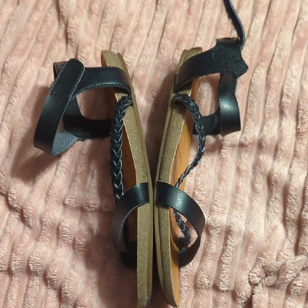 Blowfish Women's Black Sandals - Picture 6 of 10